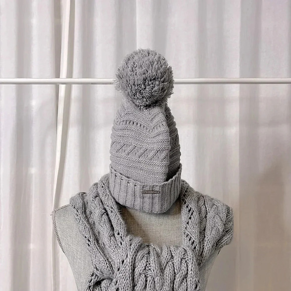 MICHAEL KORS Pom Pom Beanie Hat - Picture 4 of 4